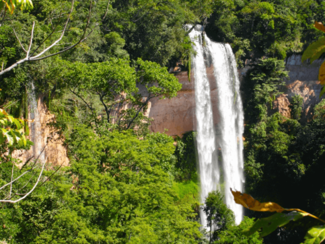 CACHOEIRA SÃO TOMÁS - LOCALIZADA NA ZONA RURAL DE RIO VERDE.