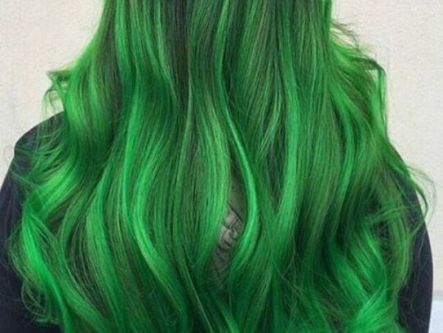 Cabelo verde.