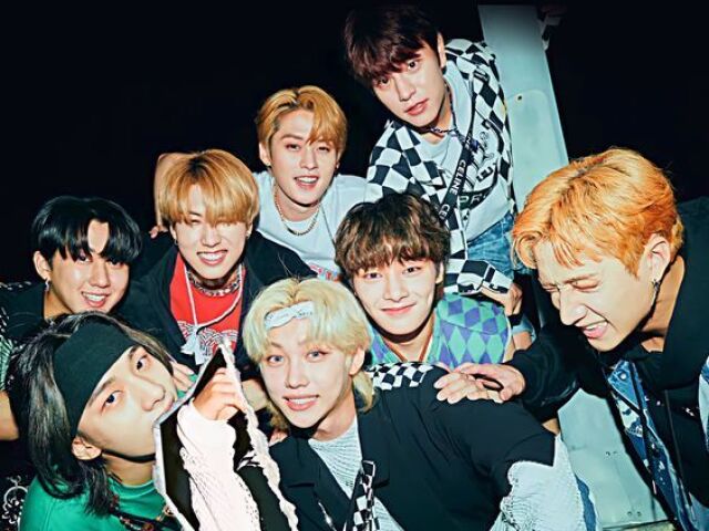 4. Stray Kids