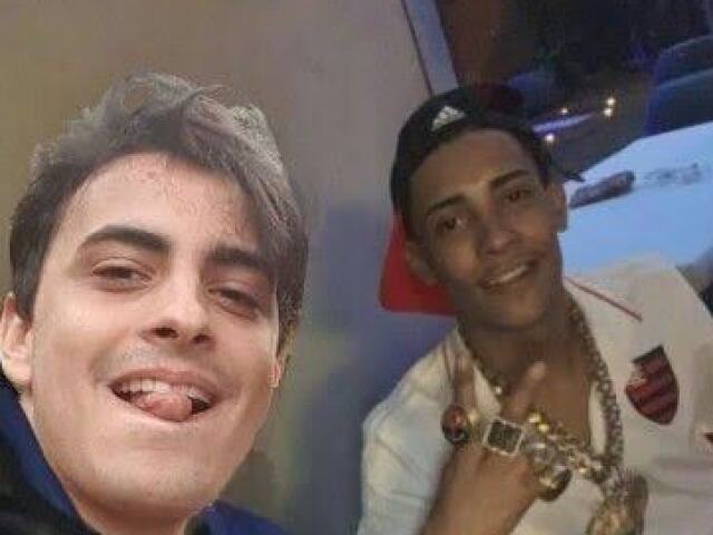 MC poze e Orochi ao mesmo tempo :0