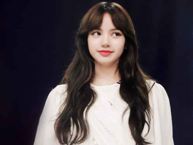 →Acerte o MV pelo outfit de stage da Lisa!ღ