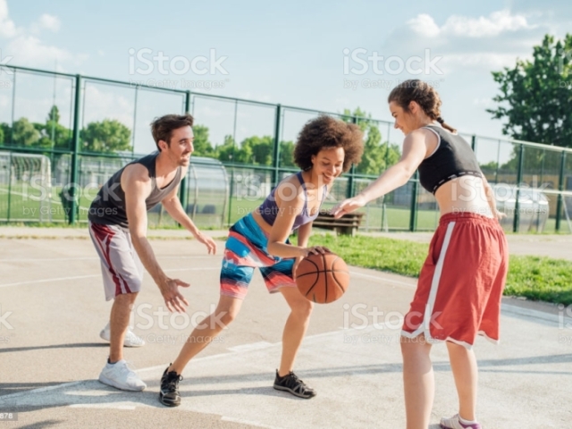 Esportes de equipe e corrida com meus amigos, algo que seja divertido e me deixem perto dos outros.