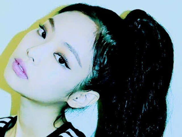 Jennie
(Se for usar essa imagem de os créditos à mim pois foi eu quem editei)