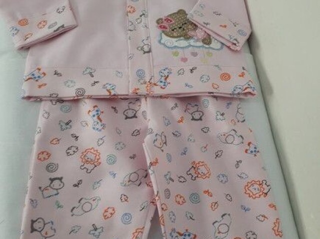 De pijama mesmo :v
(Alternativa ruim)