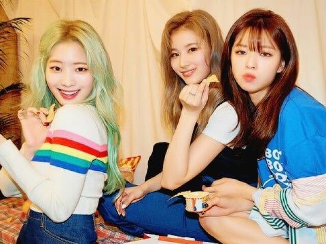 3 integrantes(eu sei que isso não é girl group)