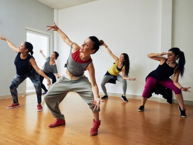 aula de dança com Lalisa Manoban