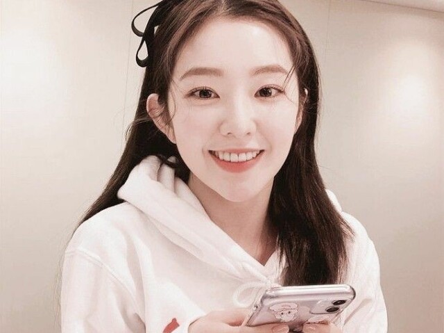 Irene-Red Velvet