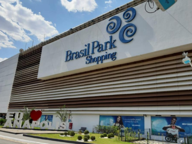 Brasil park shopping , comprar roupas , comer e ir no cinema de lá