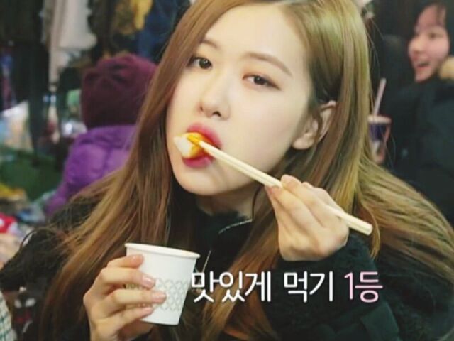 ´´comer ou não comer és a questão,mais no meu caso comer sempre sera a solução.´´-rosé rsrsrs