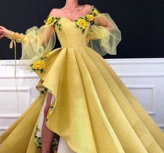 Esse amarelo florido com mangas