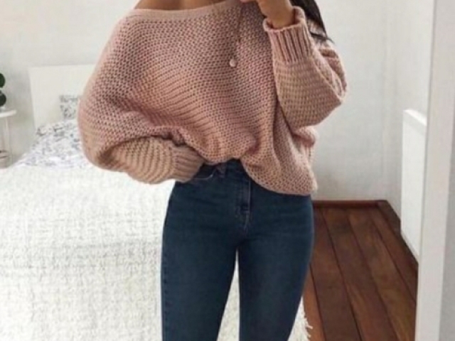 Causa diz com uma blusa rosa