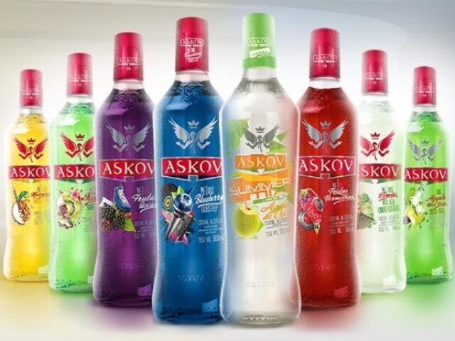 Askov Flavors: �é o queridinho da galera, super engraçado, engajado, mas o que você quer mesmo é que todo mundo se lasque.