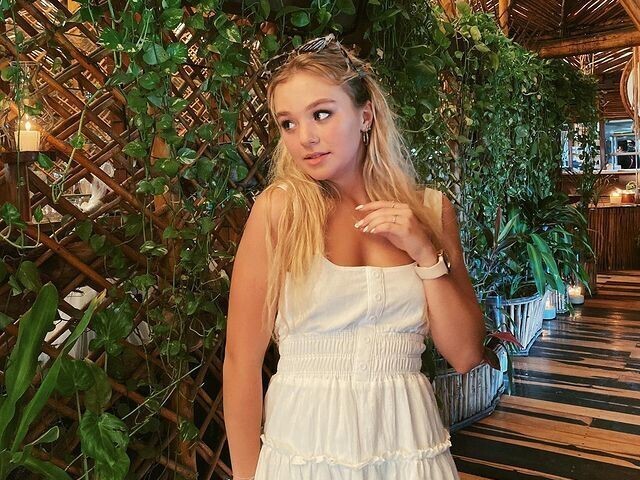 Sofya Plotnikova
nascida em 25 de outubro de 2002 se encontra no momento com 16 anos, ela faz parte de um grupo de pop global "Now United" , e ela fazia parte da melhor escola de dança dos Estados Unidos.