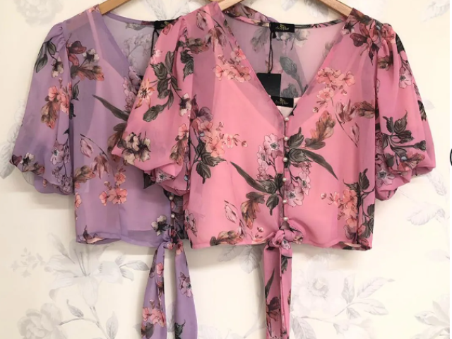 Blusa rosa com flores