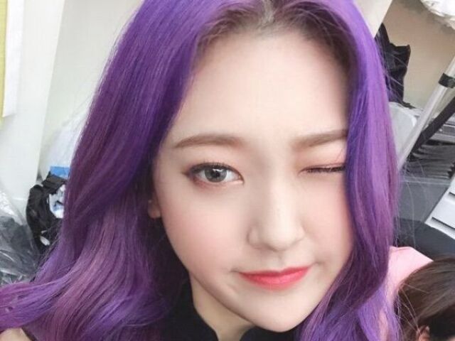 Cabelo roxo/violeta
