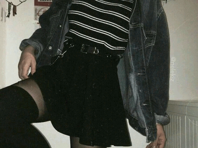 Esse e-girl pra ir mostrando logo pro boy o seu estilo "roqueira"