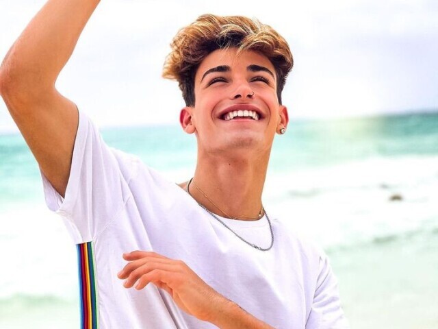 Alex Mondan Rey
20 anos
nascido em 2001