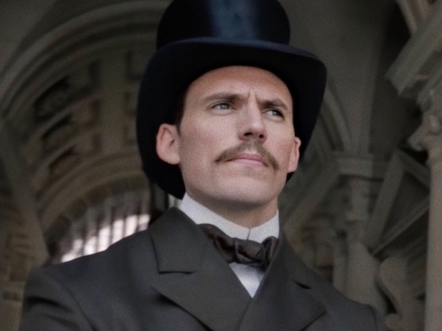 Mycroft Holmes🎩