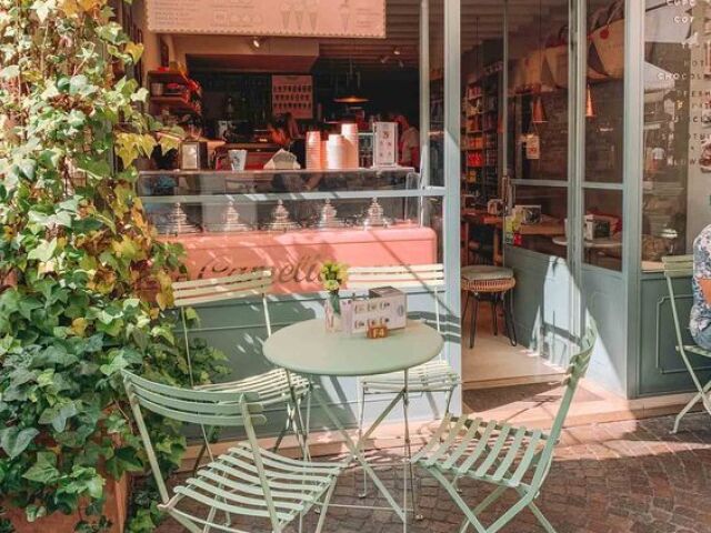 Cat café fofo.