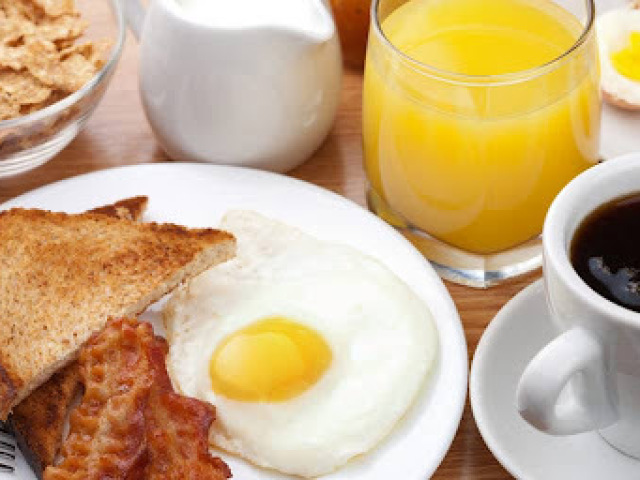 café da manhã simples e bem americano! Não consigo comer muita coisa de manhã!