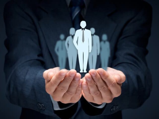 É a habilidade de levar as pessoas a fazerem de boa vontade o que você quer por causa de sua influência pessoal.