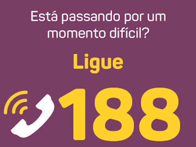 É importante sempre incentivar a pessoa que está apresentando sinais de que pretende cometer suicídio a procurar ajuda especializada. Em casos visivelmente graves, é essencial que a família tenha conhecimento da situação, bem como amigos próximos, para que a pessoa seja acolhida e estimulada a procurar ajuda.
Caso perceba que a pessoa corre risco imediato, é fundamental não deixá-la sozinha. Nesses casos, entre em contato com serviços de emergência e com alguém de confiança.
Você pode conversar com um voluntário do CVV se necessitar, ligando para 188 de todo o território nacional, 24 horas todos os dias de forma gratuita. Ele saberá como te acalmar e te ajudar a sair dessa.
