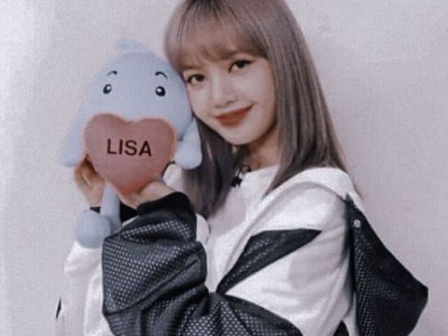 • Lisa - BLACKPINK