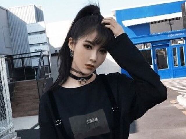 E-girl/emo
