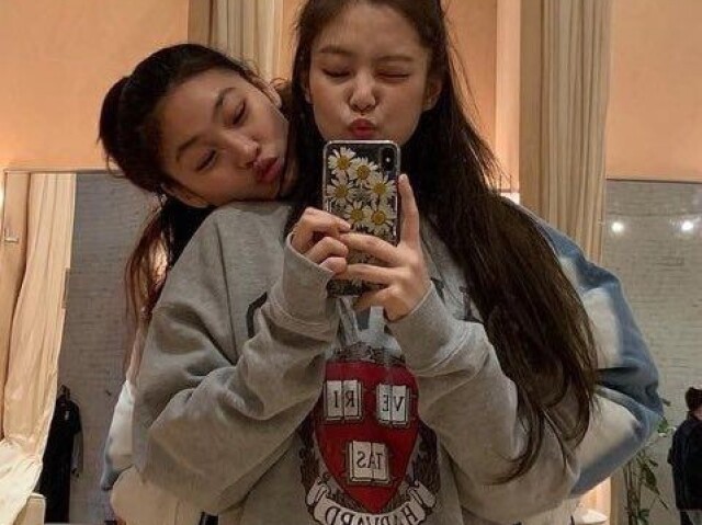 Jennie e Hoyeon ! ♡