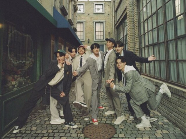 Monte seu closet de princesa e descubra qual integrante do BTS seria seu príncipe