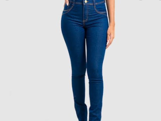 Calça jeans e camiseta básica