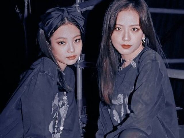 JENNIE E JISOO