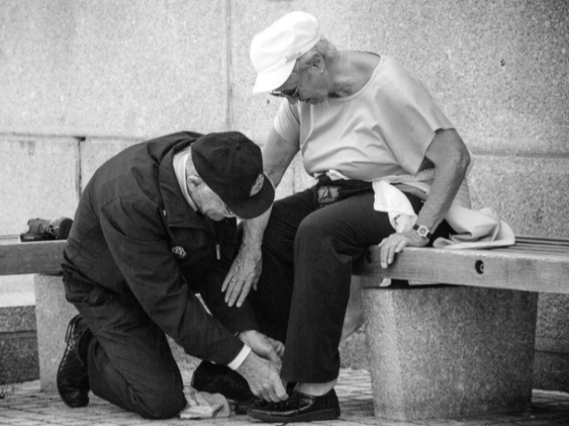 Não. Temos o abandono emocional e material. Se não entro em contato e atenção, o abandono emocional.e te. Se deixo passar alguma necessidade, ocorre o abandono material.