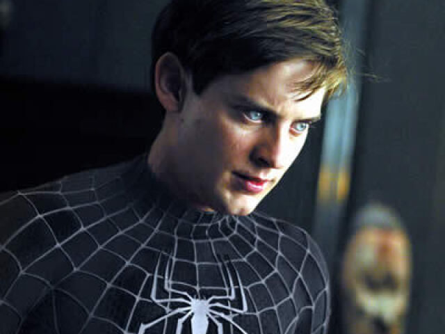 Tobey Maguire - Traje Negro
