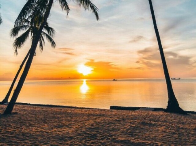 Praia!a gente ia ficar brincando no mat juntos