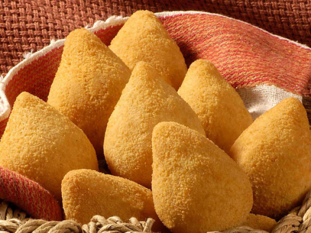 Coxinha, não é a toa que o grupo que estou arrumando se chama "grupo da coxinha" akkakakakal