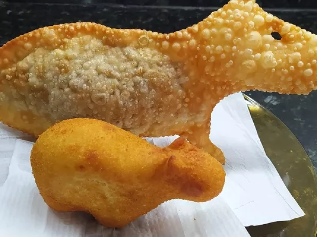 Coxinha e Pastel, quando vou no centro sempre costumo a pedir a minha mãe comprar essas perfeições