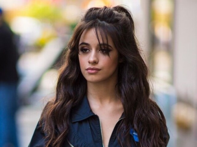 Camila Cabello ( ela so fez cinderella mas fds)