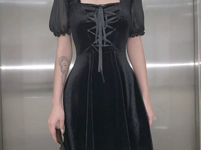 Preto.