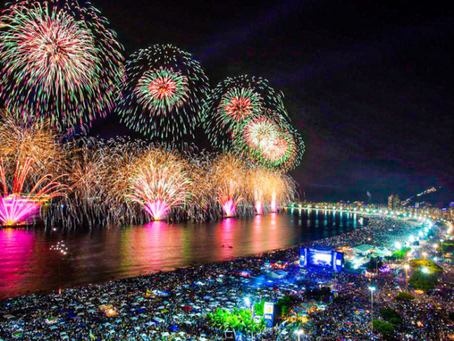 Ano Novo ou Carnaval.
(01/01, fevereiro.)
