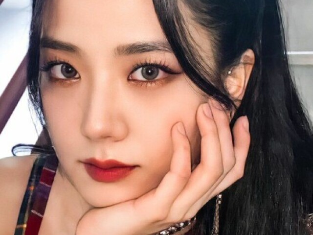 Jisoo
(BLACKPINK)