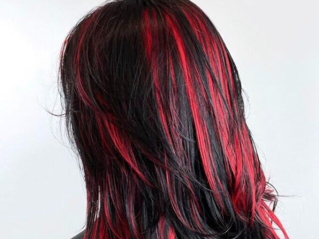 cabelo vermelho e preto