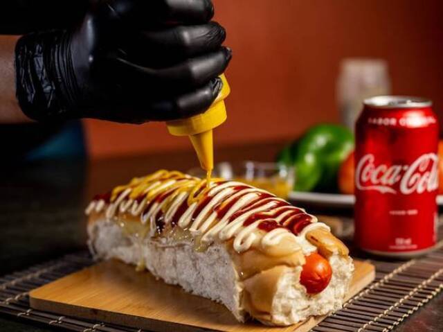 Solo poder comer pancho con coca cola, todos los días.