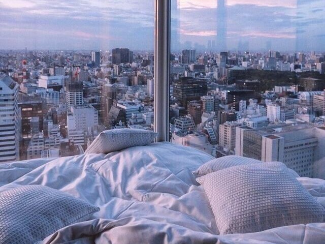 Um apartamento com vista para os prédios, com bons pontos de encontro e tudo está ao seu alcançe.