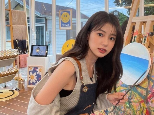 Kang Hyewon
•IZ*ONE•