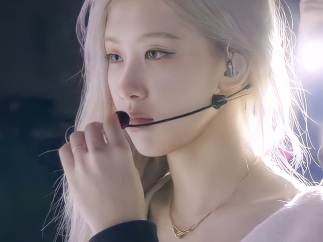 ROSÉ "ROSEANNE PARK "