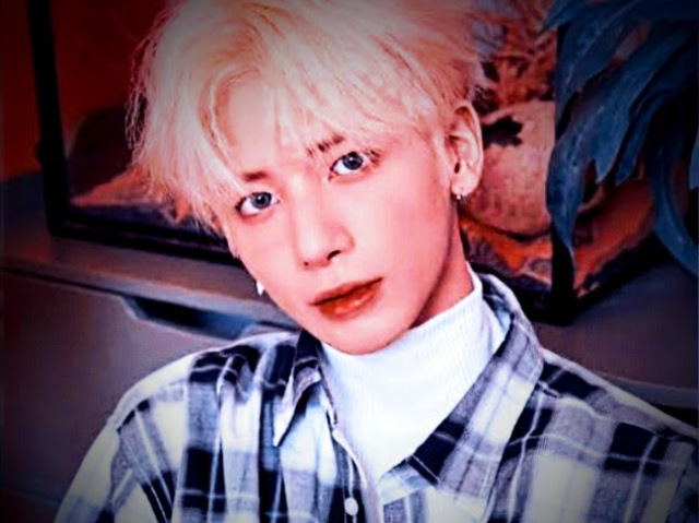 Quais são alguns de seus figurinos favoritos dos MVs de K-pop?