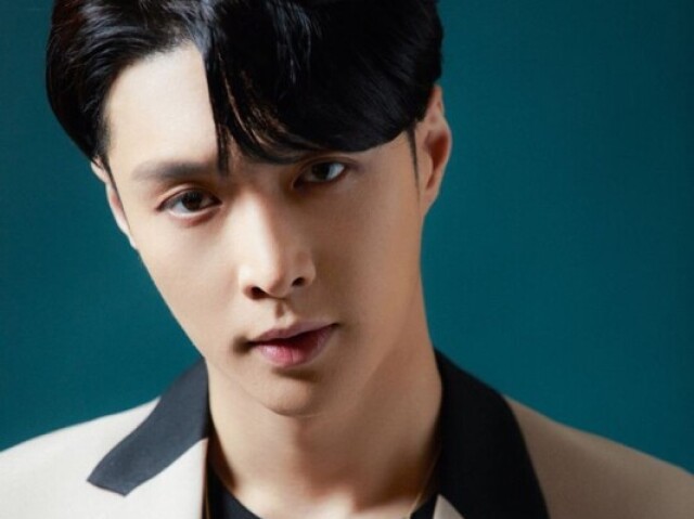 Yixing•
•EXO•