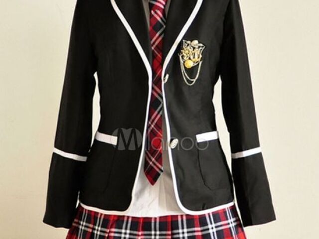 Uniforme preto e vermelho