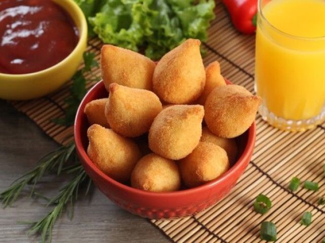 *Coxinha/pastel/churros/outros*